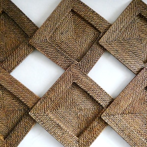 Piatti vintage in rattan, tovagliette quadrate in vimini, cuscinetti in tessuto francese, decorazioni da tavola Boho anni '70