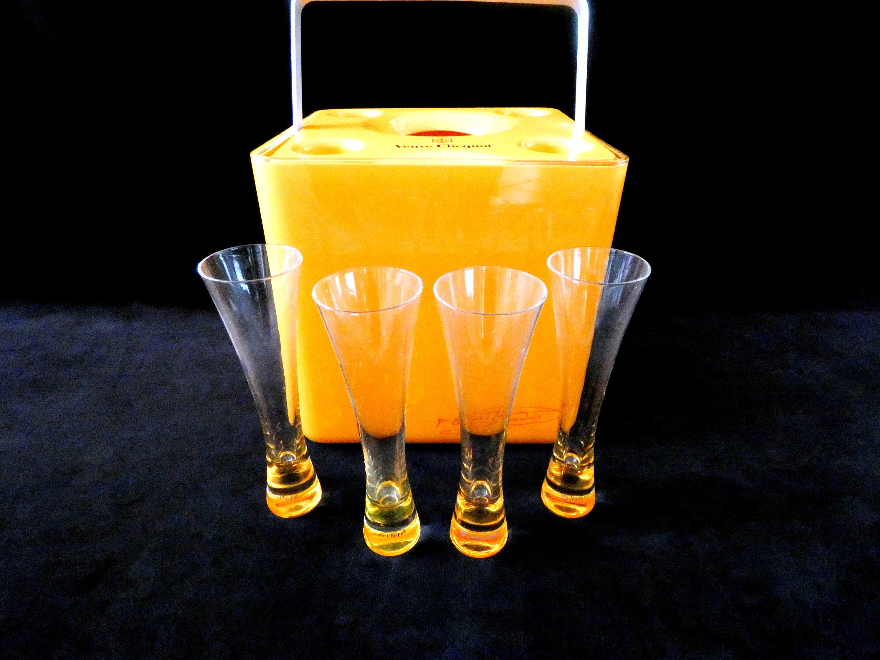 VEUVE CLICQUOT Champagne LED Ice Bucket 2.0