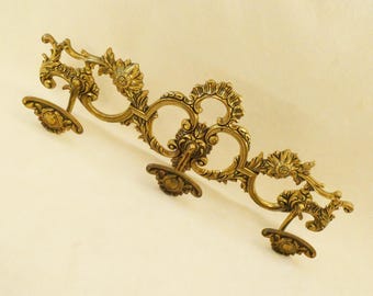 Perchero de pared francés vintage: ganchos de latón ornamentados estilo rococó para la entrada, decoración victoriana de mediados de siglo, colgador de toallas de bronce macizo.