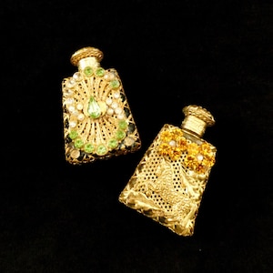 Vintage Ormolu Perfume Bottle Antique French Clear Green Glass Gild Filigree Frame Scent Bottle Vanity Accessoryes Hollywood Regency Decor