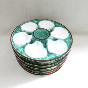 Talerz na ostrygi Longchamp w kolorze zielono-białym z majoliki, ceramika, lata 50.