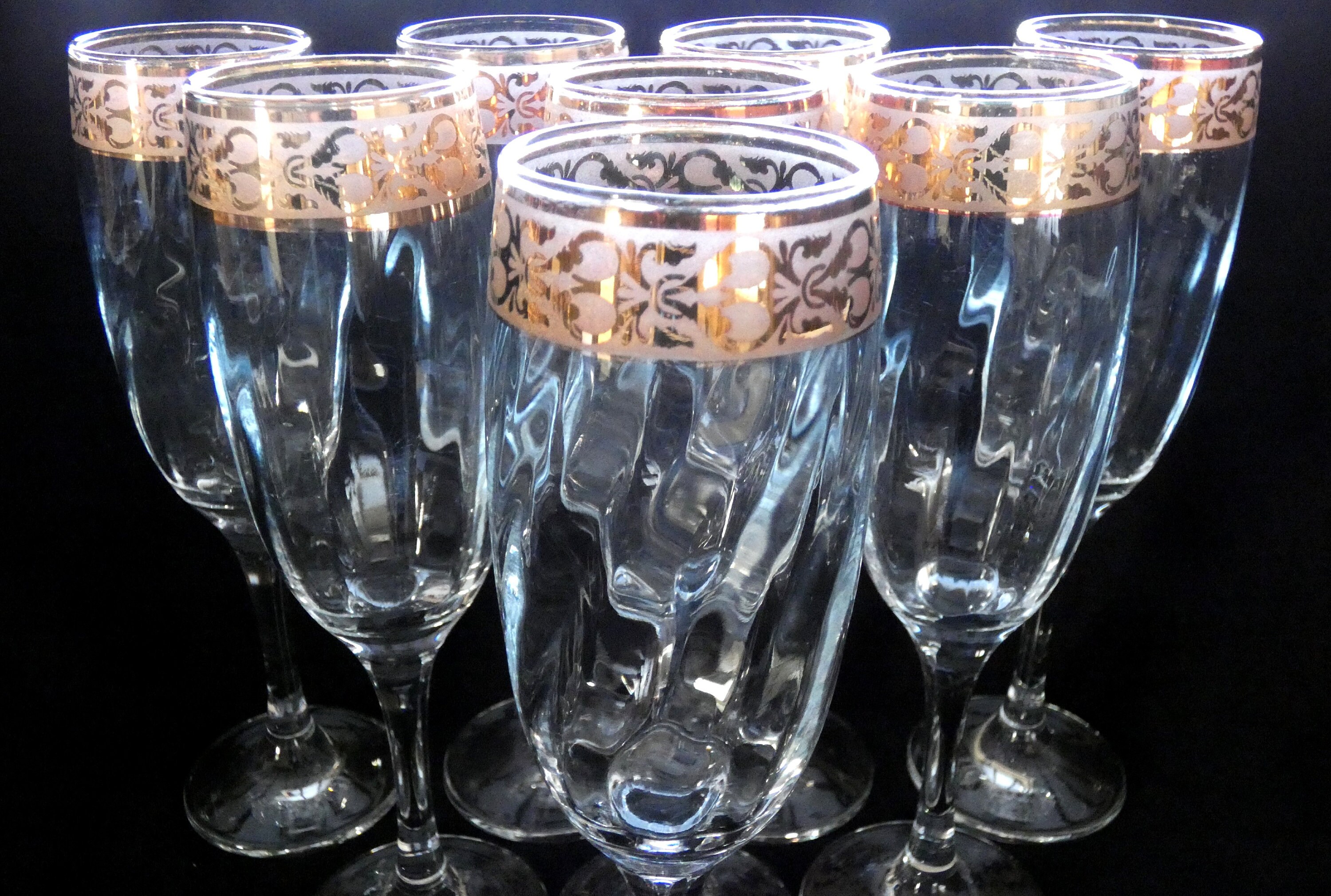 Set of 8 Vintage Crystal Champagne/Flutes with Gold Trim — La