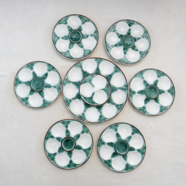 Assiettes à huîtres vintage Longchamp, céramique majolique verte et blanche