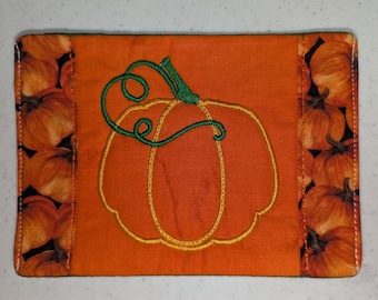 Tapetes bordados para tazas de otoño