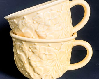 Par de tazas de patrón amarillo retirado Bordallo Pinheiro Ingrid