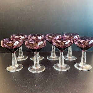 Vintage glaswerk Amethist coupes met bijenkorf gestapelde stelen set van 8 Bryce Ringmont art-decostijl