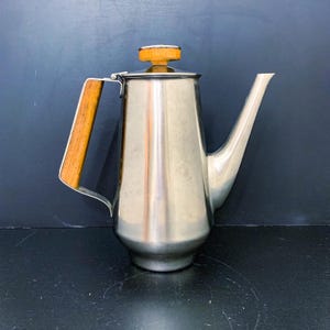 ヴィンテージコーヒーポットMCM、チーク材のアクセント付きハンドルとノブ付き、インターナショナルデコレーターステンレス18 8