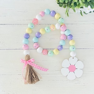 Farmhouse Spring Daisy Garland, Spring Wood Bead Garland, Spring Decor, Mother’s Day Flower Garland, Tiered Tray Decor, Wooden Beads