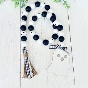 Ghost Halloween Garland, Ghost Decor, Farmhouse Wood Beads Garland, Halloween Coffee Bar Decor, Fall Tiered Tray Decor, Halloween Tier Tray