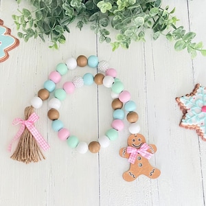 Roze peperkoekslinger Pastel peperkoekdecor Kerstmis warme cacao reep decor kerstslinger gelaagde lade decor houten kralen slinger