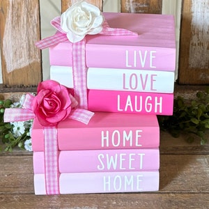 Mini libri in legno stile rustico, decorazione per vassoio a più livelli per la festa della mamma, pila di libri in legno per la festa della mamma, la migliore mamma, decorazioni per la festa della mamma, decorazioni rosa per il bar del caffè. immagine 1