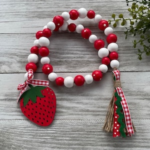 Farmhouse Strawberry Garland, Strawberry Decor, Tiered Tray Decor, Wooden Beads Garland, Summer Decor, Casa Beads