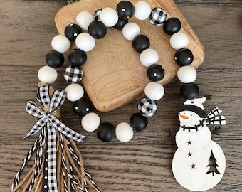 Farmhouse Snowman Garland, Snowman Decor, Snowman Wood Bead Garland, Christmas Decor, Christmas Garland, Wood Bead Garland, Tiered Tray