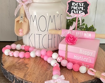 Decorazione per vassoio a più livelli per la Festa della Mamma, ghirlanda di perline di legno per la Festa della Mamma, pila di libri in legno per la Festa della Mamma, mattarello "Miglior Mamma", ghirlanda "Mamma in stile rustico"