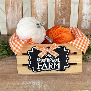 Caisse de citrouilles, décoration de plateau citrouilles, décoration d&#39;halloween, décoration de ferme, décoration d&#39;automne, caisse en bois, décoration de citrouilles, décoration d&#39;automne