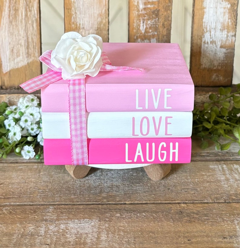 Mini libri in legno stile rustico, decorazione per vassoio a più livelli per la festa della mamma, pila di libri in legno per la festa della mamma, la migliore mamma, decorazioni per la festa della mamma, decorazioni rosa per il bar del caffè. Live Love Laugh