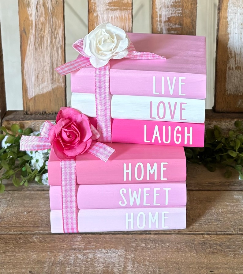 Mini libri in legno stile rustico, decorazione per vassoio a più livelli per la festa della mamma, pila di libri in legno per la festa della mamma, la migliore mamma, decorazioni per la festa della mamma, decorazioni rosa per il bar del caffè. immagine 3