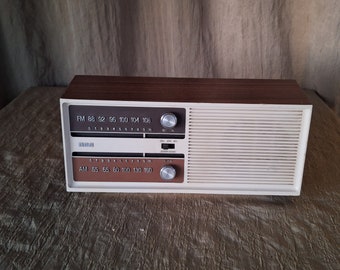 Vintage RCA AM/FM Radio: Mid-Century Two-Tone Tabletop