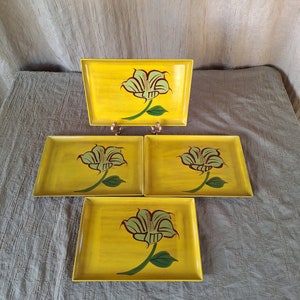 Vintage Hand Painted Hibiscus Tray Set. Vintage cocktail trays. Decorative tray set. Vintage snack set.