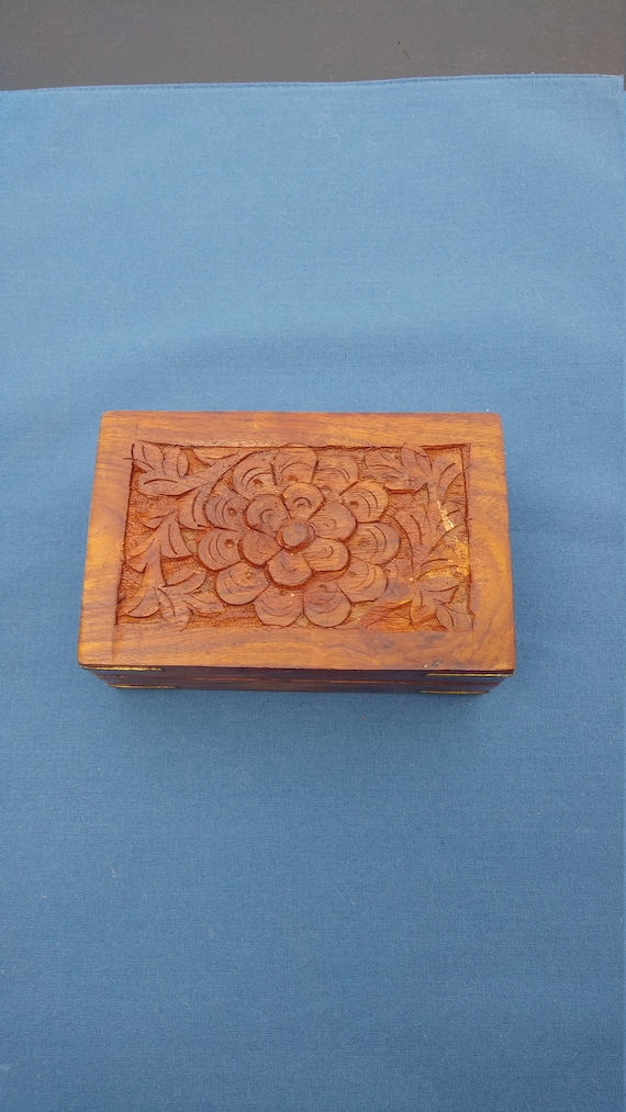 Vintage Carved Wooden Box. Beautiful flower and le