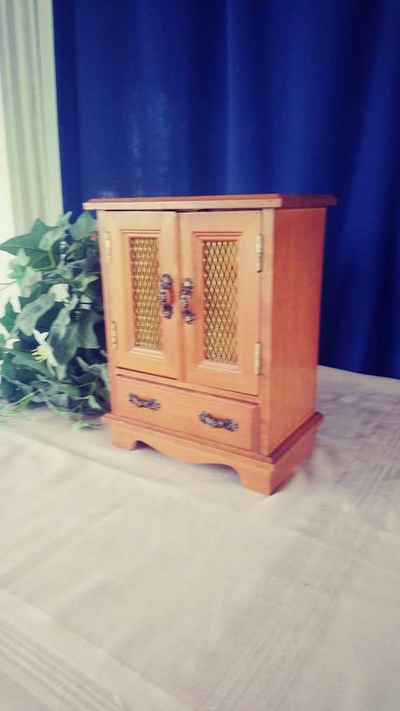 Vintage Musical Jewelry Box. Wood Music and Jewel… - image 2