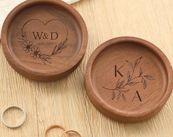 Personalized Wedding Ring Dish/ Custom Round Wood Ring Dish/ Engagement Ring Holder/ Gifts for Newlywed/ Wedding Gift/ Anniversary Gifts