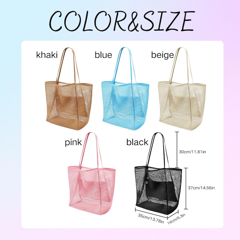 Puede incluir: Bolsas de mano de malla en caqui, azul, beige, rosa y negro. Las bolsas tienen asas largas y miden aproximadamente 30 cm de alto, 35 cm de ancho y 16 cm de profundidad. El texto "COLOR&SIZE" est&aacute; en la parte superior.