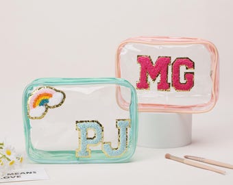 Personalisierte Monogrammed Kulturtasche / Brautjungfer Make-up Tasche / Kosmetiktasche / Klare Tasche mit Buchstabe Aufnäher / Reisetasche / Geschenk für Mädchen