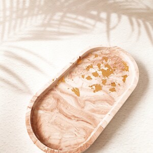 SAHANI tray. Jesmonite tray perfect for storing jewelry. jesmonite tray Decorative tray. Terrazzo, marbled.
