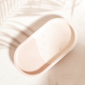 SAHANI tray. Jesmonite tray perfect for storing jewelry. jesmonite tray Decorative tray. Terrazzo, marbled.