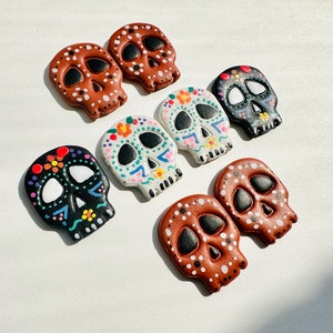 Calaveras / Sugar Skull Earrings / Halloween Earrings / Halloween Costume / Dia de los Muertos / Clay Stud Earrings / Aretes para Halloween
