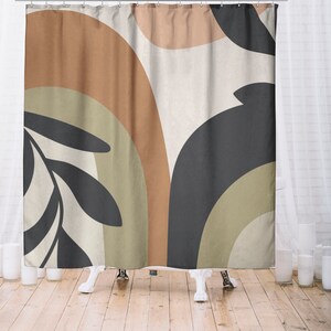 Pode incluir: Cortina de chuveiro abstrata com um design de c&iacute;rculos sobrepostos em tons de marrom, verde e preto. Os c&iacute;rculos s&atilde;o sobrepostos uns sobre os outros, criando uma sensa&ccedil;&atilde;o de profundidade e movimento. O fundo &eacute; de cor bege claro.