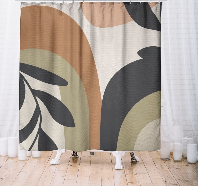 Pode incluir: Cortina de chuveiro abstrata com um design de c&iacute;rculos sobrepostos em tons de marrom, verde e preto. Os c&iacute;rculos s&atilde;o sobrepostos uns sobre os outros, criando uma sensa&ccedil;&atilde;o de profundidade e movimento. O fundo &eacute; de cor bege claro.