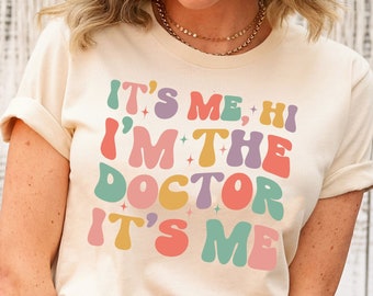 C'est moi HI, je suis le docteur c'est moi chemise, chemises à la mode pour le docteur, jolie chemise de docteur, cadeau d'anniversaire mélomane, cadeaux de graduation du docteur