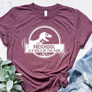 Vorschule ist ein Spaziergang im Park-Shirt, Pre K Lehrer-T-Shirt, Vorschul-T-Stück, Geschenk für Lehrer, zurück zu Schulkleidung, Dinosaurier-Outfit