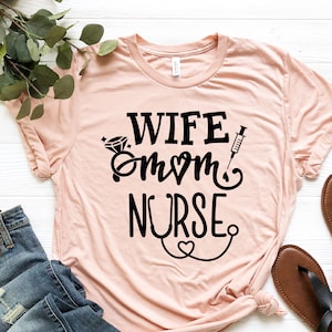 Frau Mama Krankenschwester Muttertag Geschenk Shirt, Krankenschwester Held Tshirt, NICU Essential Danke T-Shirt, Geschenk für sie, süße Krankenschwester Geschenke, Krankenschwester Outfit