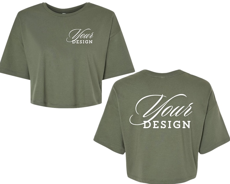 Op de afbeelding: Een groen getailleerd T-shirt met korte mouwen. De voorkant en achterkant van het shirt hebben de tekst "Your Design" in wit gedrukt.