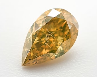 Diamante a pera di colore giallo verdastro intenso fantasia naturale da 0,40 ct