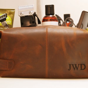 Ftaher's Gift, cadeau personnalisé pour garçons d'honneur, trousse de toilette en cuir gravée, trousse Dopp en cuir pleine fleur effet vieilli, cadeau fête des pères