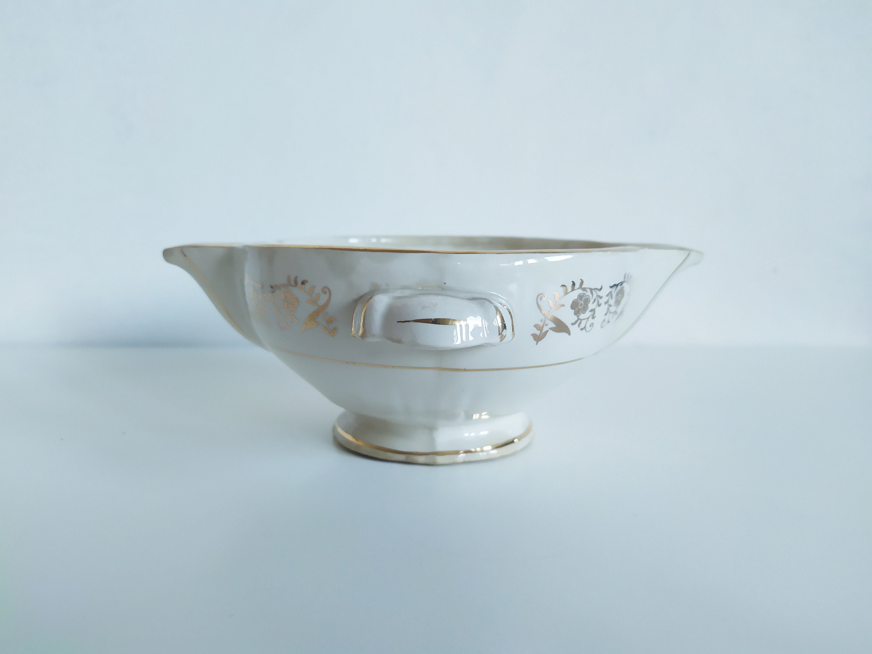 Bol Bec Verseur, Saucier, Double, Blanc Liseré et Motif Doré, Français, Vintage