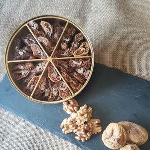 Figues séchées au soleil et noix bio : une collation végétalienne saine