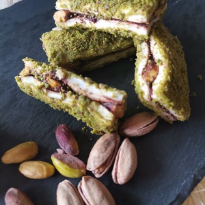 Turkish Delight with Chocolate and Pistachio   ,Pistachio  covered Turkish Delight ,  Gift Box ,300 gr– FREE SHIPPING