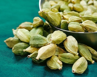 Organic Green Cardamom Pods: Aromatic Cooking Spice