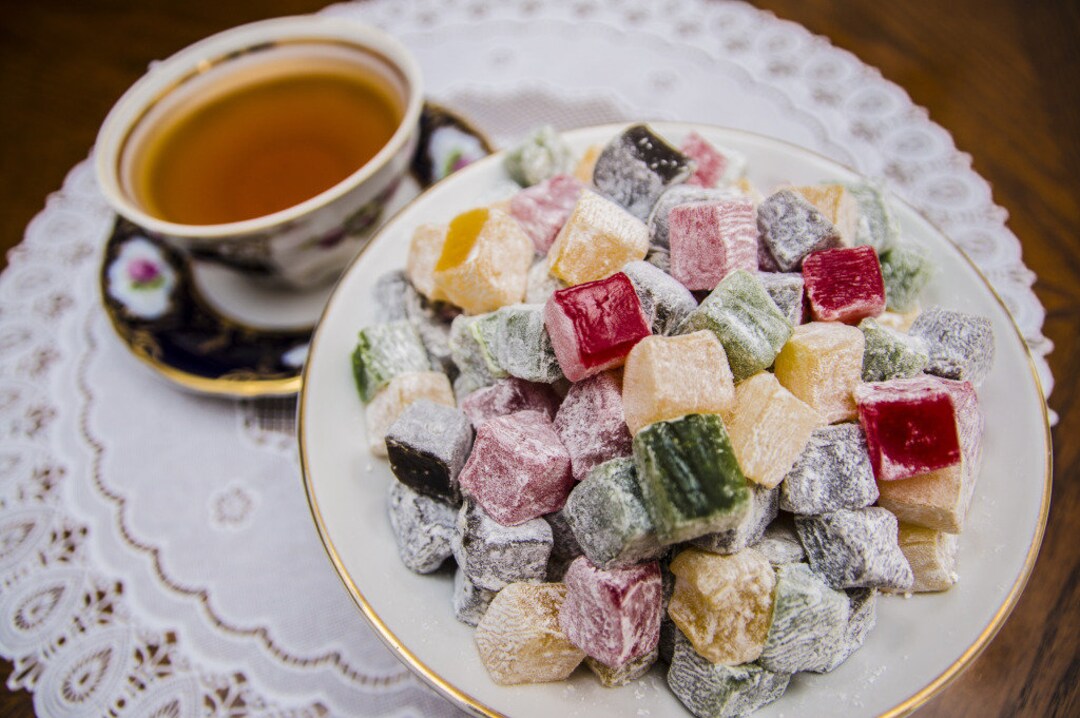 Рахат-лукум с орехами. Рахат лукум вкусно. Рахат лукум тимоша с арахисом. Рахат лукум турецкий. Турецкие сладости рахат-лукум.