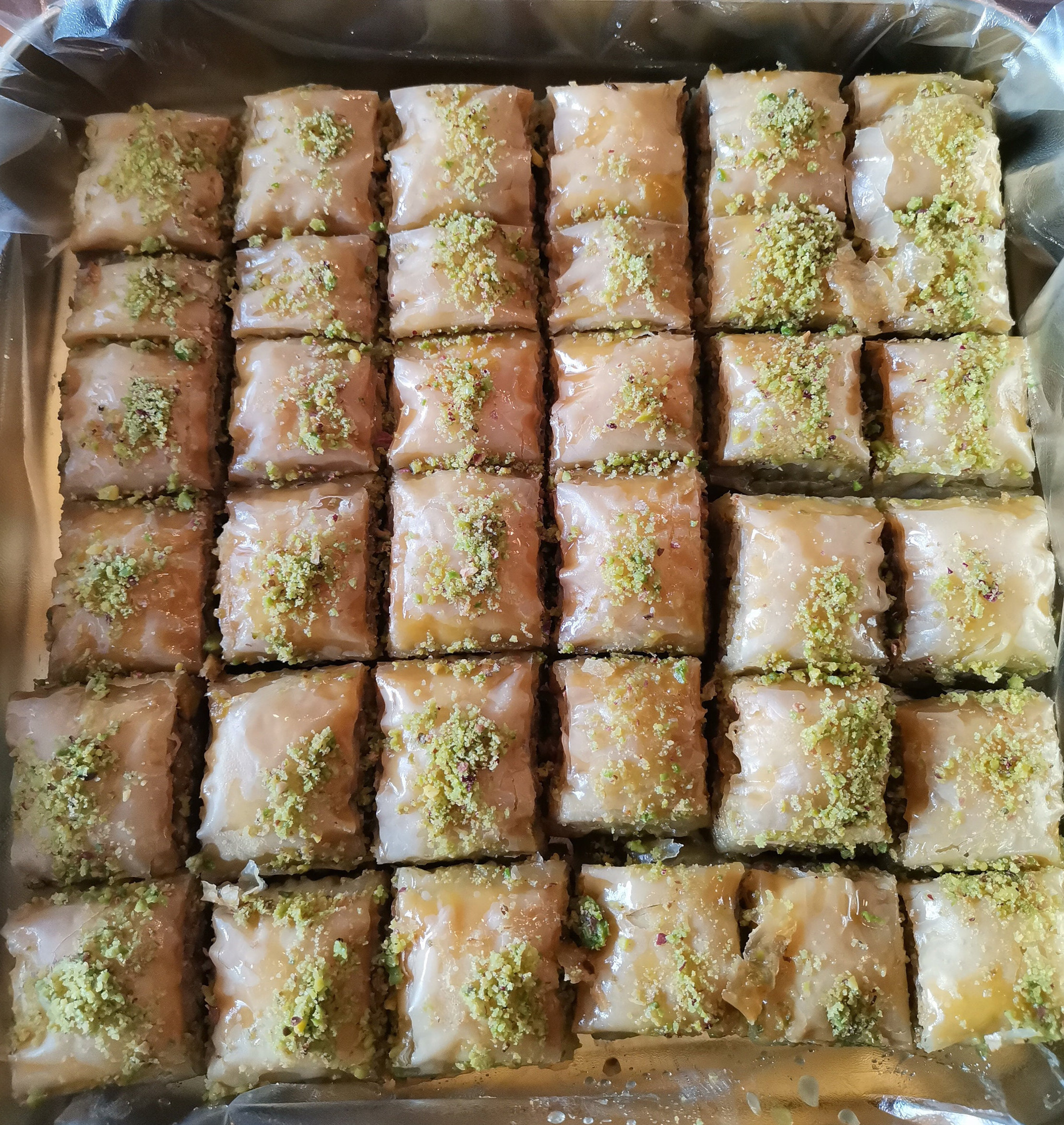 Special Handmade Pistachio Mini  Baklava ,Turkish Baklava with Pistachio,Daily&Freshly Made Sweet,Pastry Gift Box,Metal-Tin Box-FREE SHPMNT