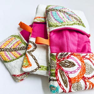 Quilted Mini Hot Pot Holders with hanging tag, Heavy padded Finger Thumb Pot Holder, Floral Oven Mitt, Hot Pads, Kitchen Pot Holder, Trivet
