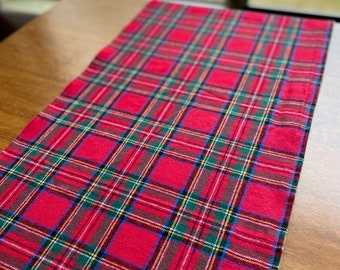 Red Plaid table runner, Christmas table runner, Flannel table runner, Tartan plaid, Christmas home gift, Festive gift, Housewarming gift