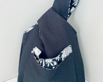 Japanische Knotentasche, Wendearmband, 1 Tasche 2 Fächer, schwarz-weißes Blumen-Canvas + schwarze Canvas-Tasche, Geschenk für Mama, handgefertigt in den USA