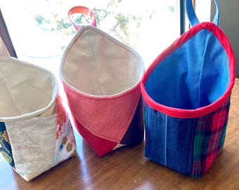 Panier suspendu en tissu matelassé : cosse de rangement en denim recyclé et coton