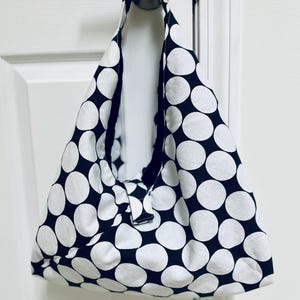 Japanische Origami Hobo Tasche, schwarz weiss gepunktete Canvas Tote, minimalistische Tasche, gefüttert, Schultertasche, Geschenk für Sie, Weihnachtsgeschenk